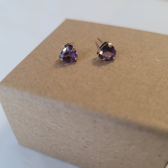 Amethyst Heart Post Earrings Dainty 14k Yellow Gold Vintage February Birthstone - Picture 7 of 15